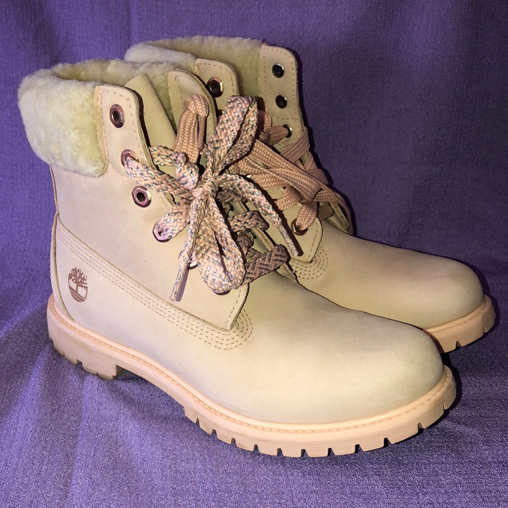 Women’s Timberland A2322 6” Boots Cameo Rose W/Shearling, Insulated Size 9.5